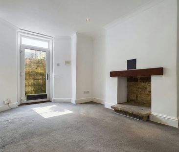 Flat to rent on - Photo 2