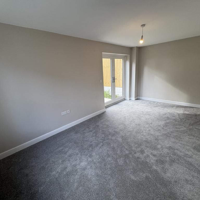 3 bedroom semi-detached house to rent - Photo 1