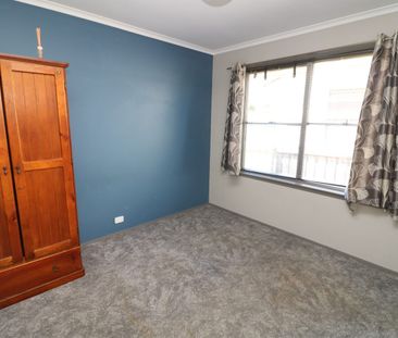 A family home in a perfect location. - Photo 2