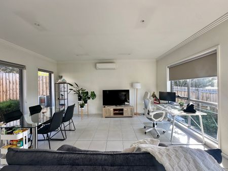 Strathmore - Photo 2