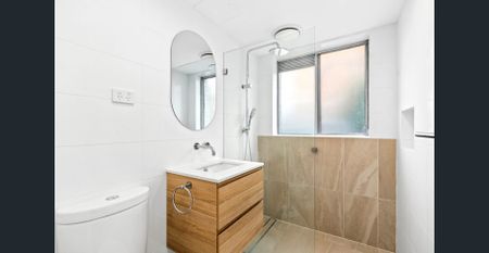 Light-Filled Apartment in a Prime Lifestyle Location - Photo 2