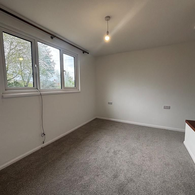 3 bedroom detached bungalow to rent - Photo 1