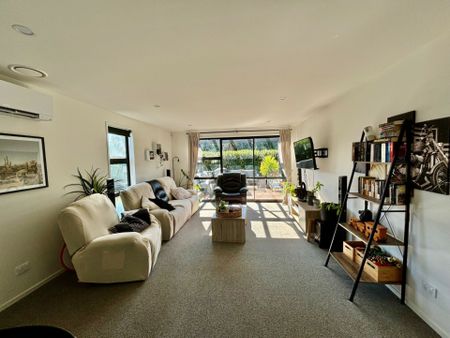 Light-Filled Anselmi Ridge Haven: Cozy, Pet-Friendly Rental! - Photo 5