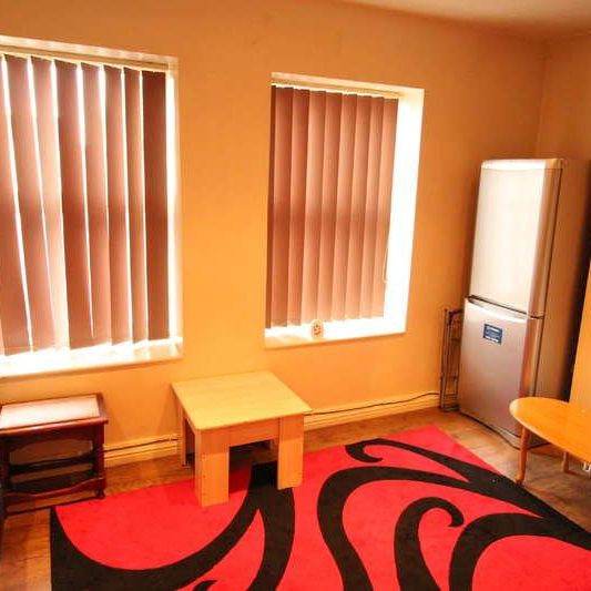 Dumfries Street - Town - Bedroom Apartment - Central Luton, LU1 - Photo 1