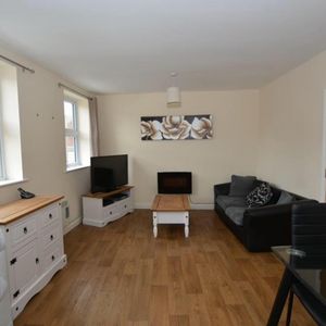 1 bedroom Flat To Let - Photo 2