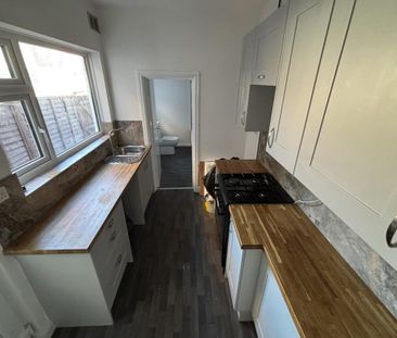 Bulkington Road, Bedworth, Warwickshire - Photo 3