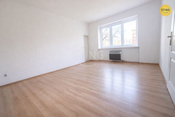 Byt 2+1 k pronájmu, Ostrava / Moravská Ostrava, ulice Slavíčkova - Photo 1