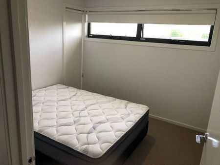 LOVELY FURNISHED 3 BEDROOM UNIT - Photo 3