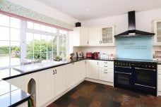 4 bedroom detached house to rent - Photo 2