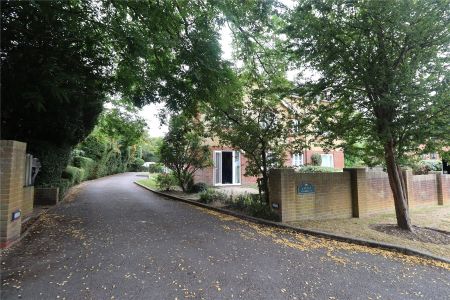 Brooklyn Road, Woking, Surrey, GU22 - Photo 3