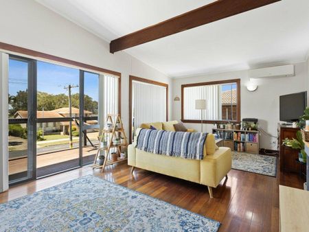 Family Living Coastal Home – Ocean Views - Photo 2