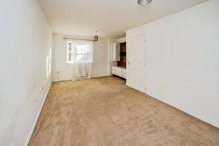 5 bedroom semi-detached house to rent - Photo 2