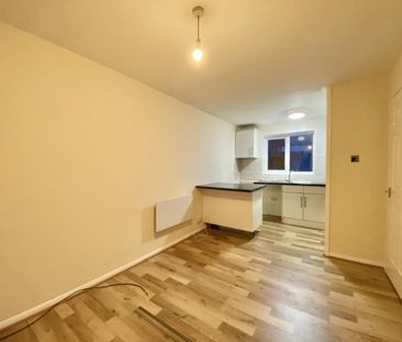 1 bedroom Flat To Let - Photo 4