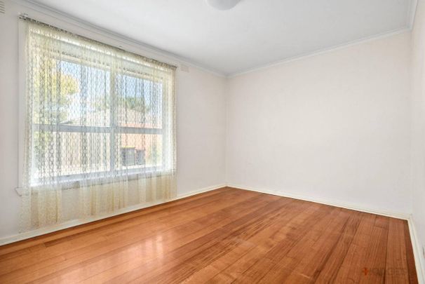 SPACIOUS | TWO BEDROOM | QUIET BLOCK - Photo 1