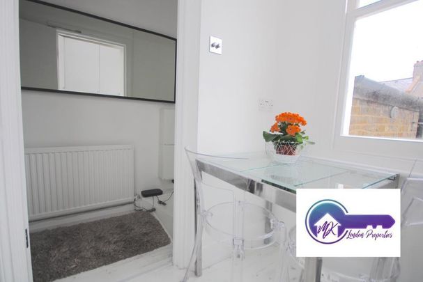 1 bedroom in a flat share to rent - Photo 1