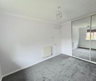 4 bedroom semi-detached house to rent - Photo 2