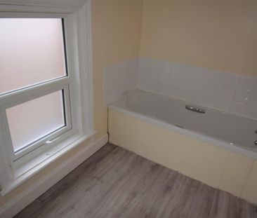 2 bedroom Flat To Let - Photo 6