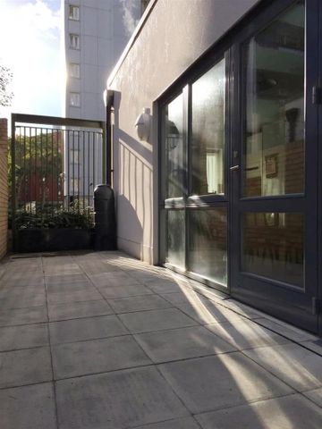 Brunswick Close Estate, Tompion Street, London - Photo 5