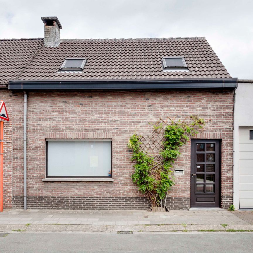 Zeer welgelegen woning met tuin en één slaapkamer - Photo 1