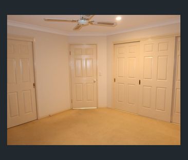 SPACIOUS LOWSET BRICK HOME WITH AIR CON - Photo 3