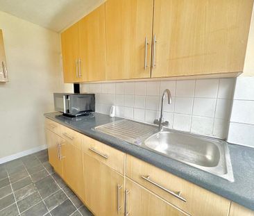 5 bedroom semi-detached house to rent - Photo 1