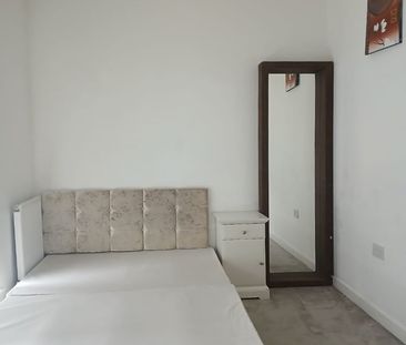 Room in a Shared House, Ansel Adams Way, HA2 - Photo 1
