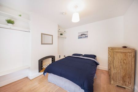 6 Bed Terraced House, Milner Road, BN2 - Photo 3