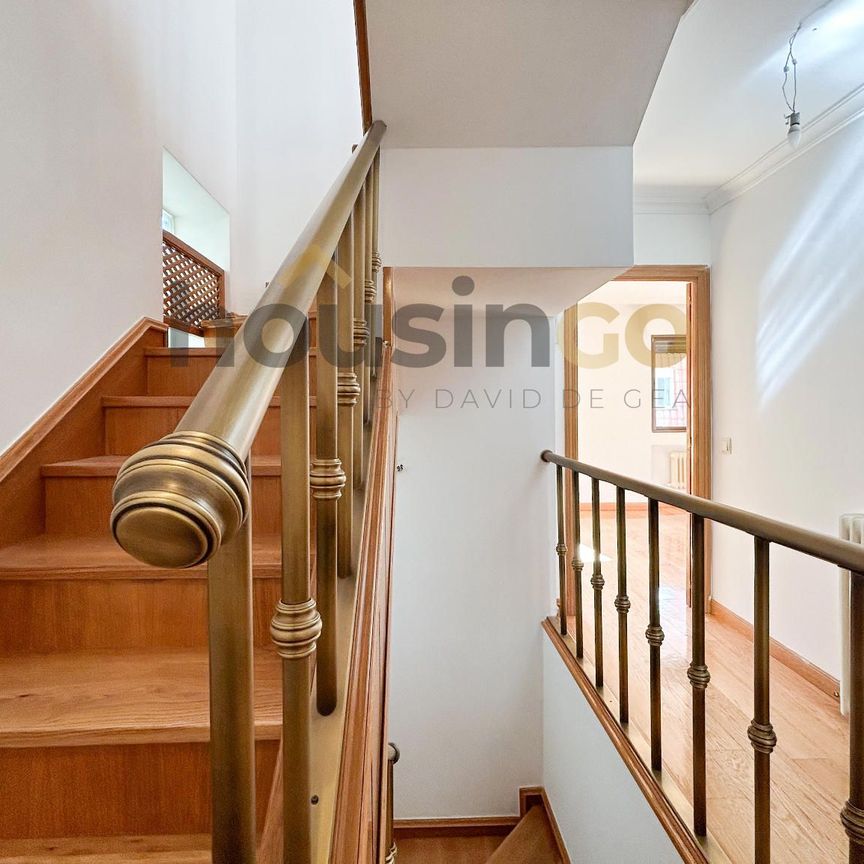 Townhouse for rent in Madrid (Ciudad Lineal) - Photo 1