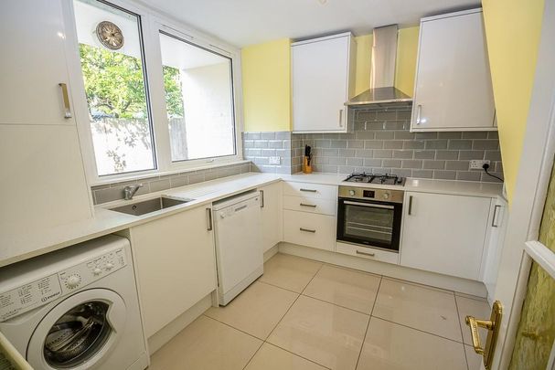 3 bedroom ground floor maisonette to rent - Photo 1