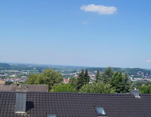 Herrliche Aussicht ! 3-Zi.-DG-Wohnung in Deggendorf-Höhenlage - Foto 1