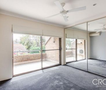 North Facing Two Bedroom Townhouse With Terrace - Photo 3