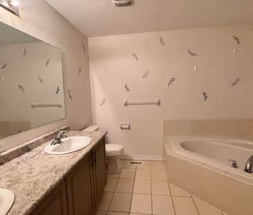 For Lease - 27 Palace Street, Thorold, Ontario - Photo 5