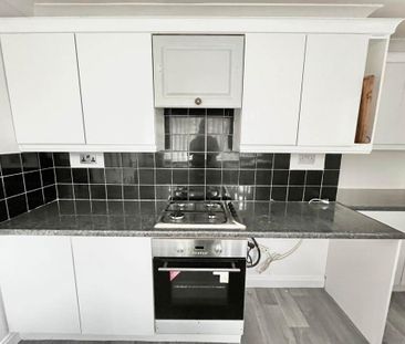2 bedroom semi-detached house to rent - Photo 5