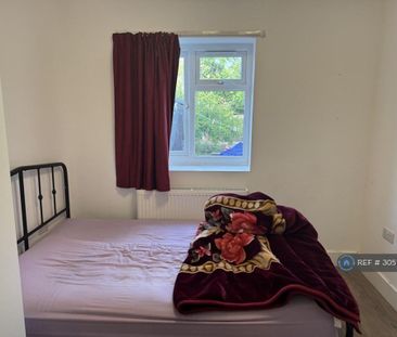 1 bedroom in a house share to rent - Photo 3