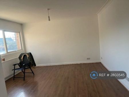 3 bedroom flat to rent - Photo 4