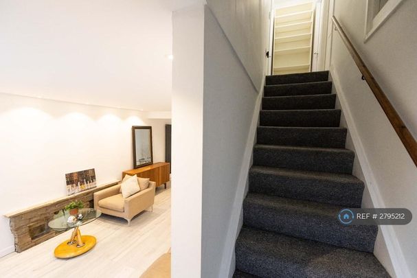 3 bedroom maisonette to rent - Photo 1