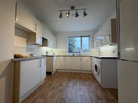 4 bedroom detached house to rent - Photo 5