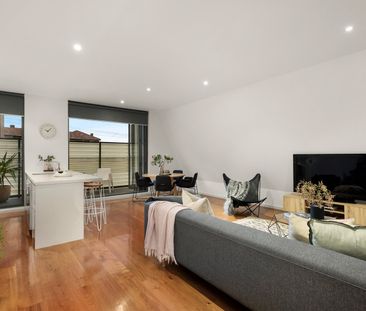 Space, style and security, paces from vibrant Carlisle Street - Photo 2