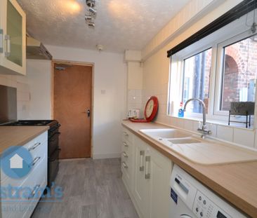 6 bed Mid Terraced House for Rent - Photo 2