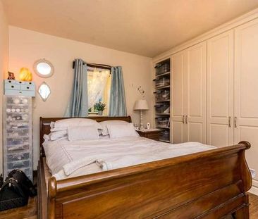 Chobham, Gu, Woking, GU24 - Photo 2