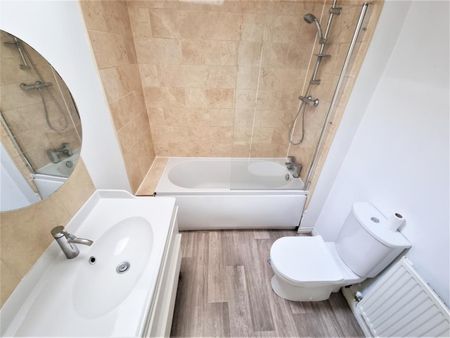 1 BED Apartment To rent - Photo 4