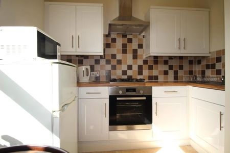 2 bedroom flat to rent - Photo 4