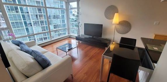 *** FULLY FURNISHED EXECUTIVE CONDO *** 28TH FLOOR *** VIEW ! *** - Photo 2