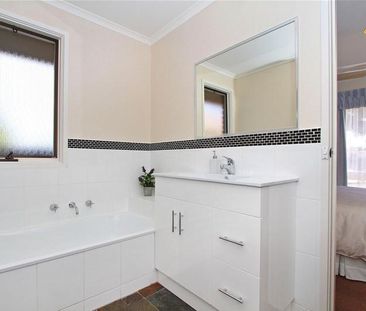 STUNNING 4 BEDROOM FAMILY HOME IN QUIET COURT LOCATION - Photo 6