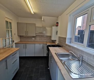 3 bedroom semi-detached house to rent - Photo 4