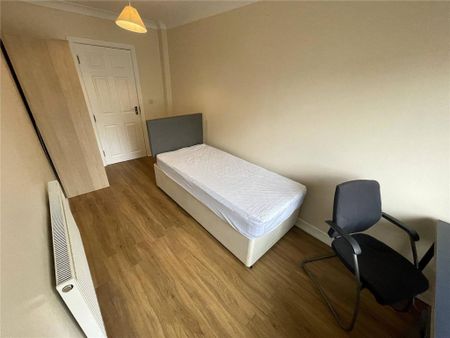 5 bedroom detached house to rent - Photo 4