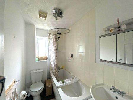 2 bedroom terraced house to rent - Photo 4