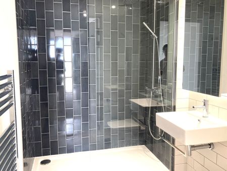 Stunning 2 double bedroom apartment available for rent immediately, London E16 - Photo 5