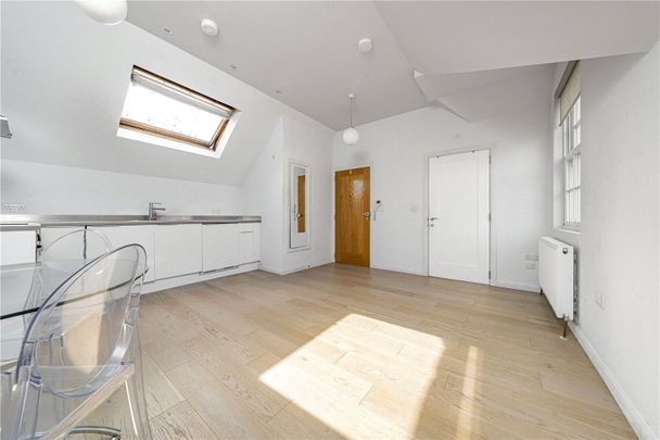 Victor Road, Teddington, TW11 - Photo 1