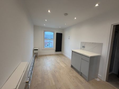 Studio Flat, Junction Road, N19 - Photo 2